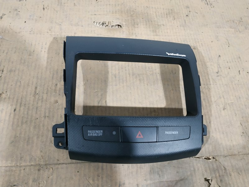 Накладка в салоне Mitsubishi XL 2007 Внедорожник 2.2 дизель контрактная