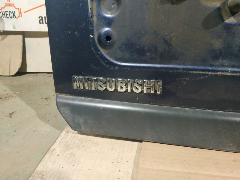 Шильдик крышки багажника задний Mitsubishi Pajero Wagon 2007 Внедорожник 3.2 дизель MR 108148 Б/У