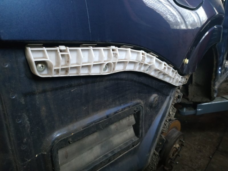 Направляющая бампера задняя правая задняя правая Mitsubishi Pajero Wagon 2007 Внедорожник 3.2 дизель 6410A188 Б/У