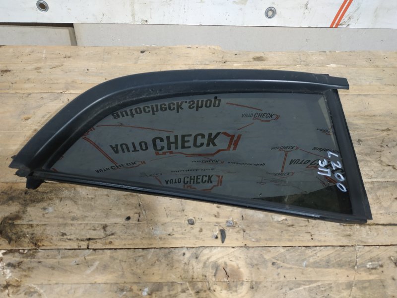 Стекло заднее правое Mitsubishi L200 2006 Пикап 2.5 дизель MN 146090 Б/У