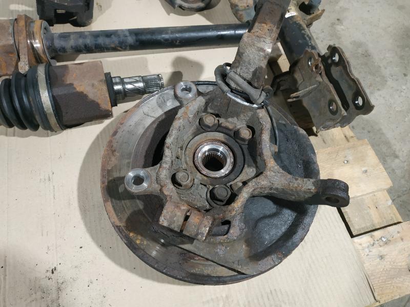 Кулак поворотный передний левый Nissan X-Trail T31 2008 Внедорожник 2.0 дизель 40015-JG000 Б/У