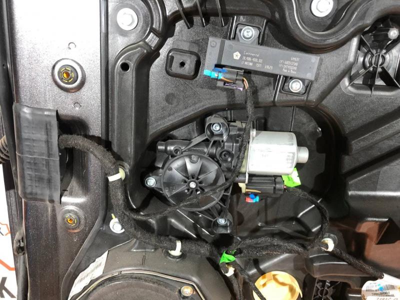 Моторчик стекла задний левый Jeep Compass II 2017-2021 Внедорожник 2.4 бензин 68292 087AA контрактная
