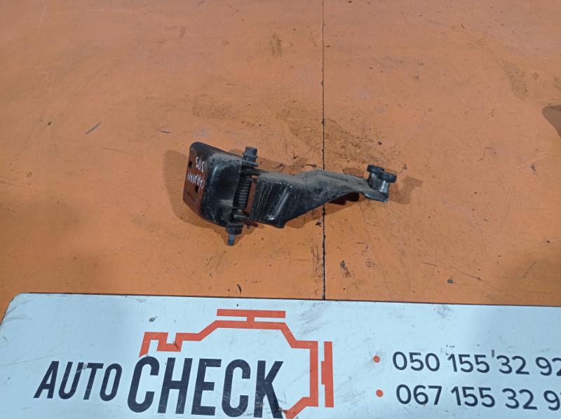 Петля двери задняя правая Dodge Grand Caravan 2011-2020 3.6 5020899AH Б/У