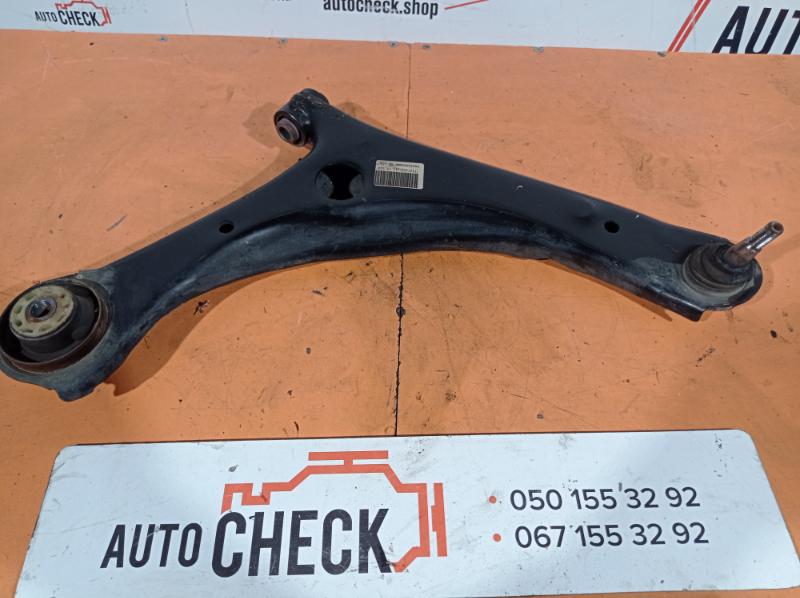 Рычаг передний правый нижний Dodge Grand Caravan 2011-2020 3.6 4766910AL Б/У
