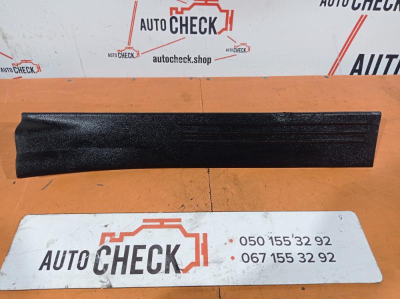 Накладка порога передняя правая Dodge Grand Caravan 2011-2020 3.6 1PF44DX9AB Б/У