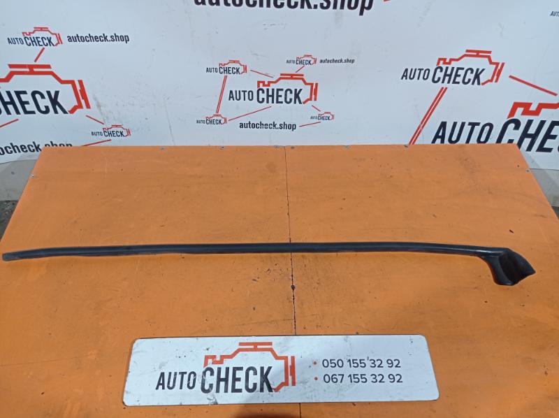 Уплотнитель дверной правый верхний задний Dodge Grand Caravan 2011-2020 3.6 5020840AE контрактная