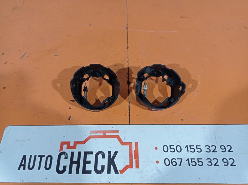 Кронштейн противотуманной фары Dodge Grand Caravan 2011-2020 3.6 Б/У