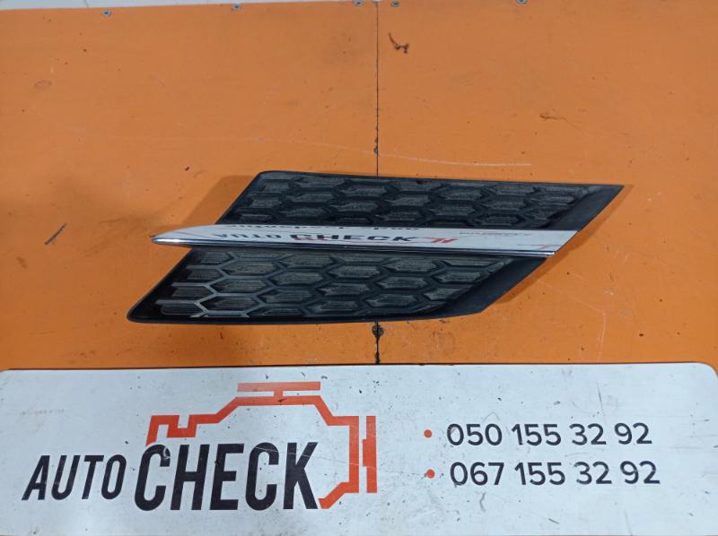Решетка в бампер передняя левая Toyota RAV 4 2013 Внедорожник 2.0 53106-42010 Б/У