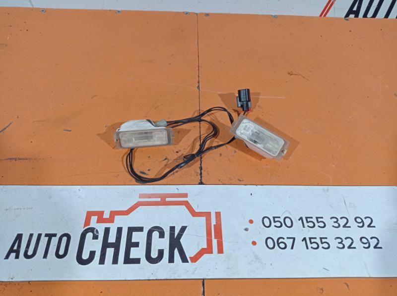 Подсветка номера Dodge Grand Caravan 2011-2020 3.6 68028050AB Б/У