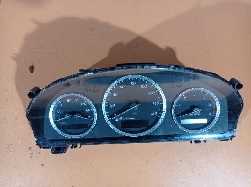 Панель приборов Mercedes c220w204 2009 Седан 2.2 дизель Б/У