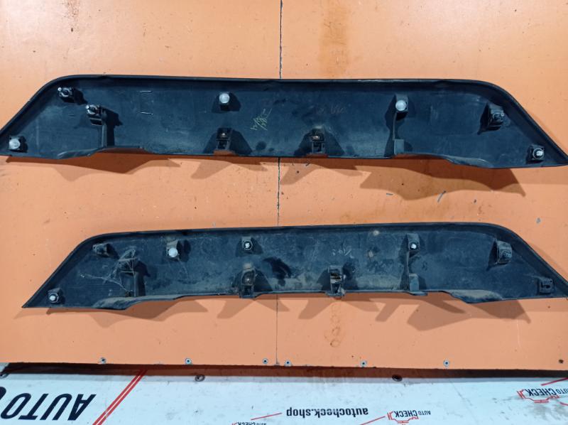 Накладка крышки багажника Mitsubishi XL Внедорожник 2.2 дизель