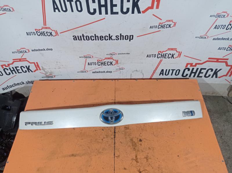 Накладка крышки багажника Toyota Prius 2014 универсал 1.8 гибрид 76801-47070-A1 контрактная