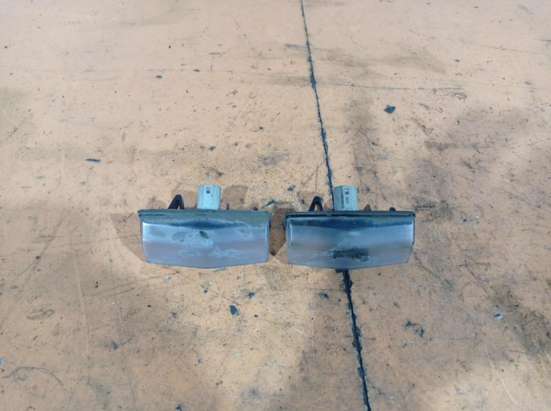 Подсветка номера Toyota Prius 2014 универсал 1.8 гибрид 81270-53011 контрактная