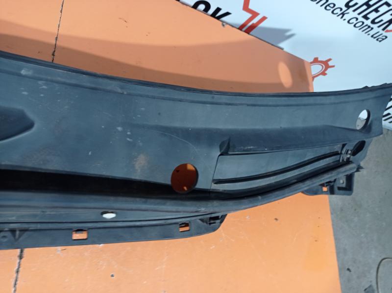 Жабо Toyota Prius универсал 1.8 гибрид