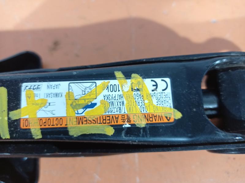 Домкрат Prius 2014 универсал 1.8 гибрид