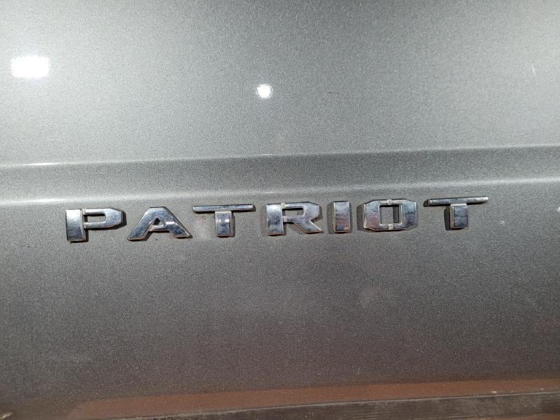 Эмблема Jeep Patriot 2012 внедорожник 2 бензин 68081123AA Б/У