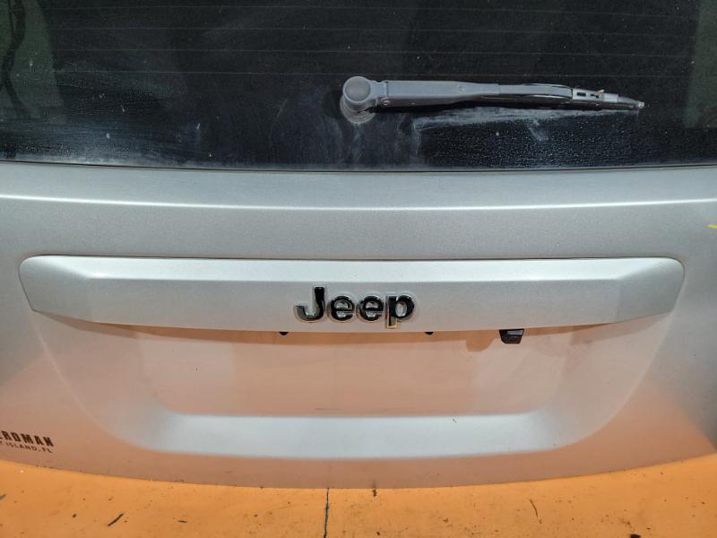 Накладка крышки багажника Jeep Compass 2012 Внедорожник 2.4 бензин 5LV00DX8AC Б/У