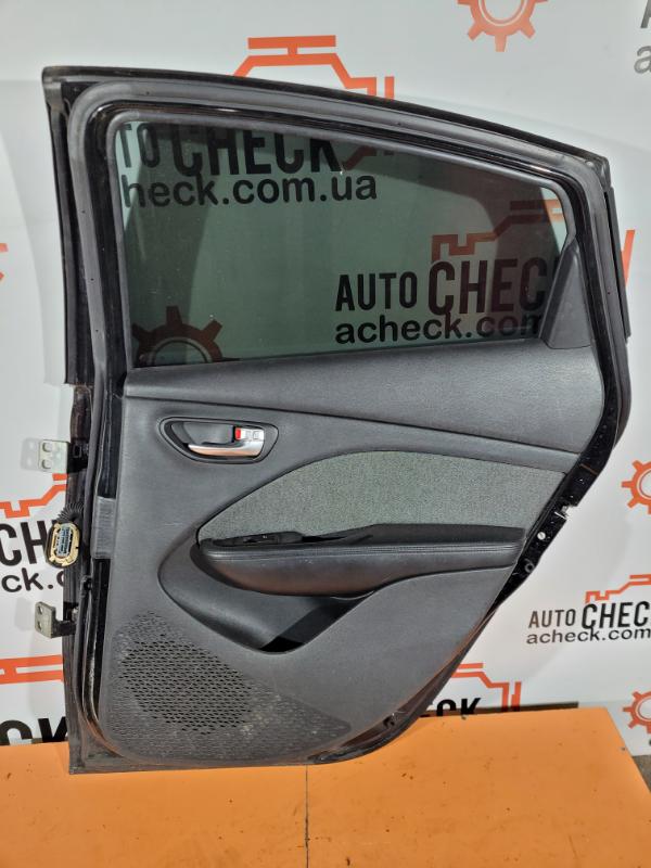 Уплотнитель задней правой двери Dodge Dart 2013 седан 2.0 бензин 68082824AC Б/У