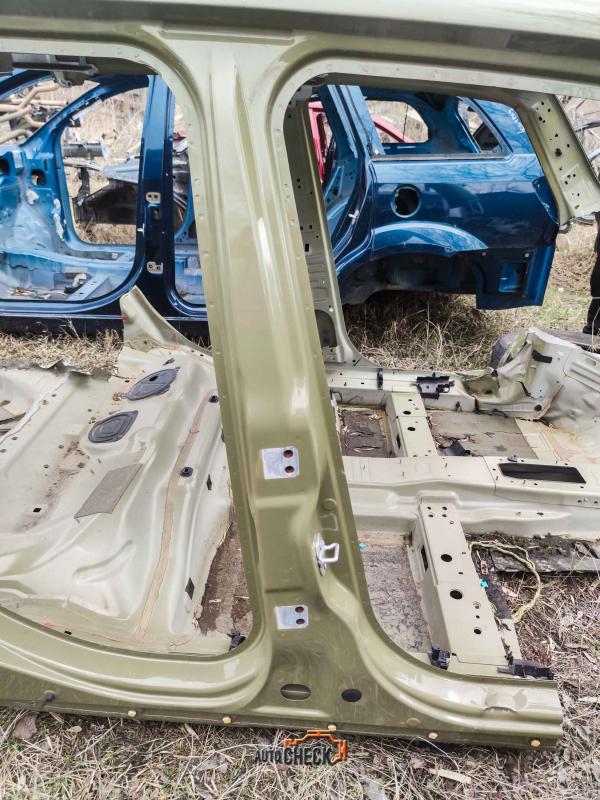 Центральная стойка кузова правая Jeep Renegade 2015-2021 Внедорожник 2.4 бензин 68263326AA Б/У