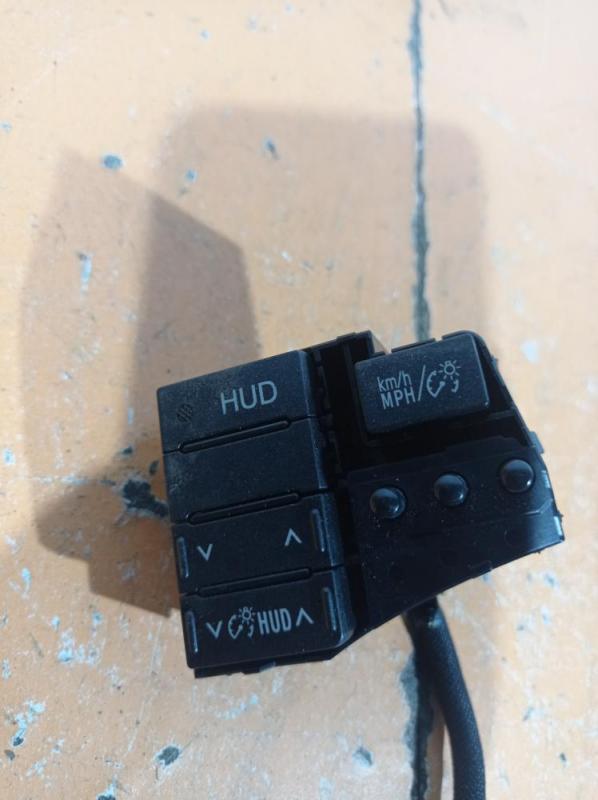 Кнопки Toyota Prius 2014 универсал 1.8 гибрид 8412047010 Б/У