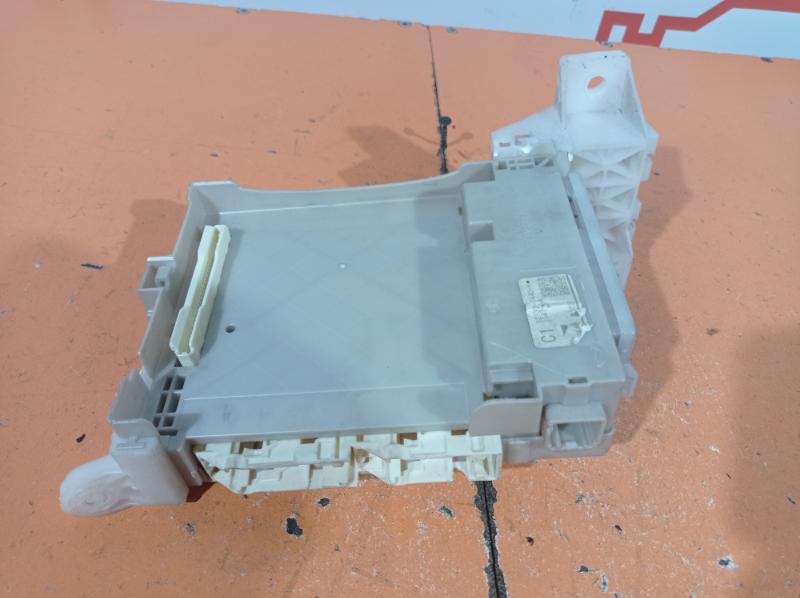 Блок предохранителей Toyota Prius 2014 универсал 1.8 гибрид 82730-47300 Б/У