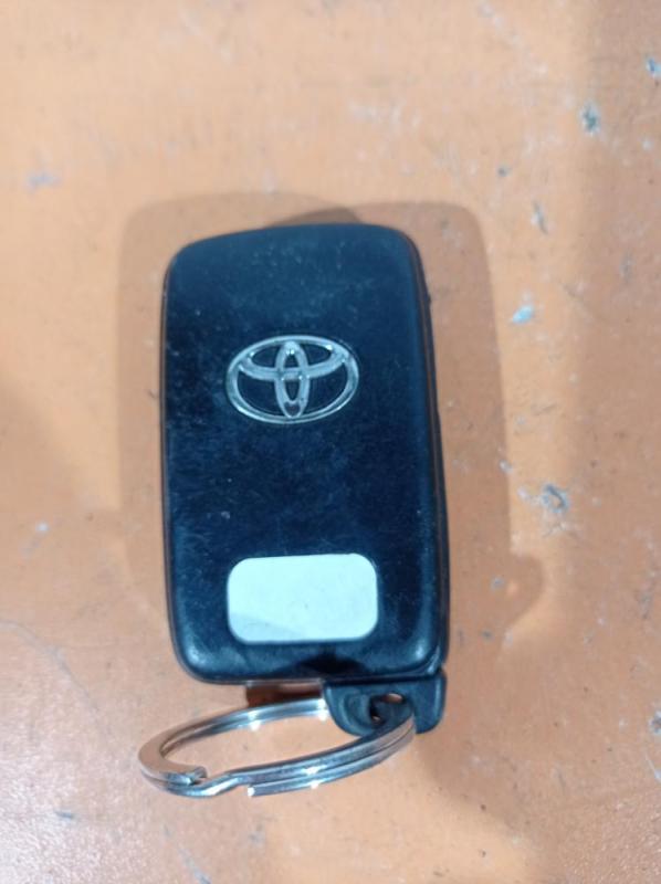 Брелок Prius 2014 универсал 1.8 гибрид