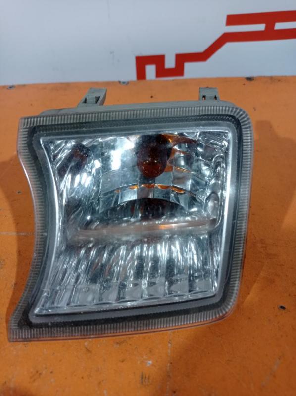 Повторитель поворота в бампер передний правый Toyota Prius 2014 универсал 1.8 гибрид 8151047010 Б/У