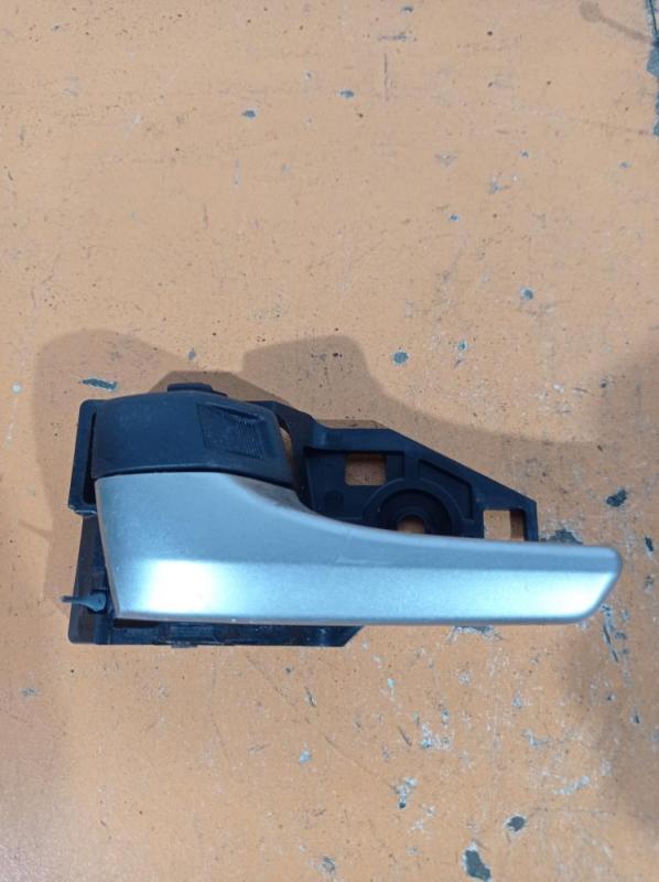 Ручка двери внутренняя задняя левая Toyota Prius 2014 универсал 1.8 гибрид 69210-33080-A0 Б/У