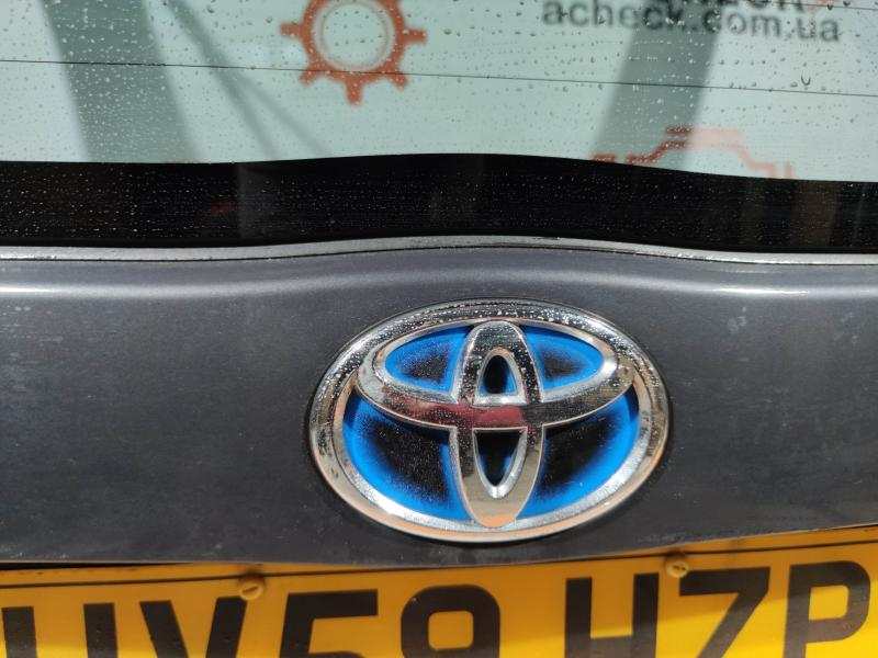 Значок задней ляды Toyota Prius 2014 универсал 1.8 гибрид 75310-47010 Б/У