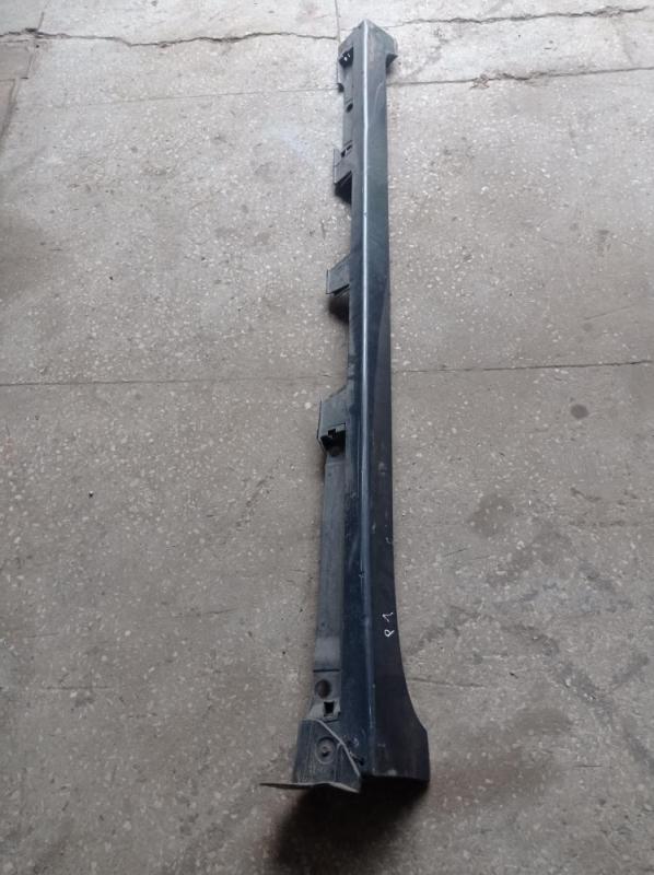 Накладка на порог наружная левая Toyota Prius 2014 универсал 1.8 гибрид 67917-47040 Б/У