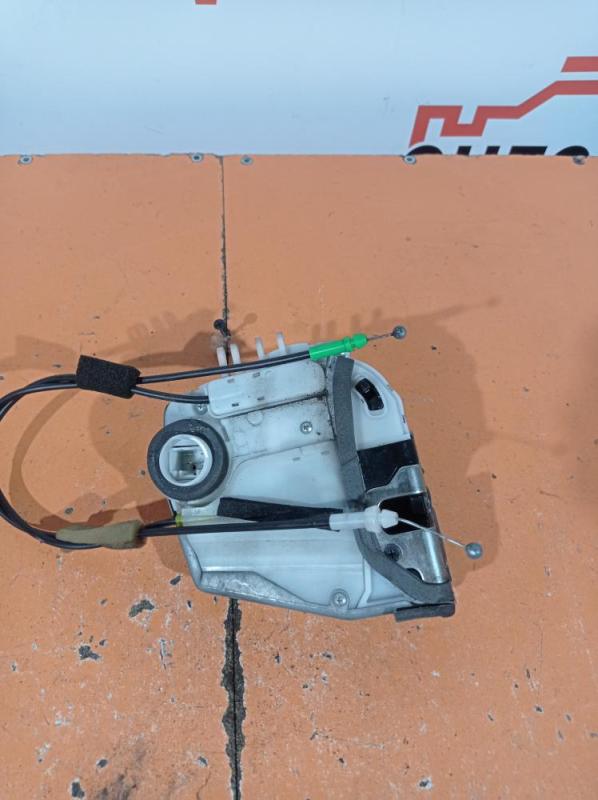 Замок боковой двери задний левый Toyota Prius 2014 универсал 1.8 гибрид 69060-47070 Б/У