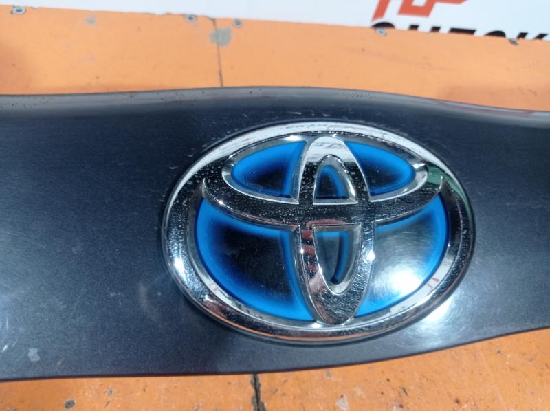 Накладка крышки багажника Prius 2014 универсал 1.8 гибрид