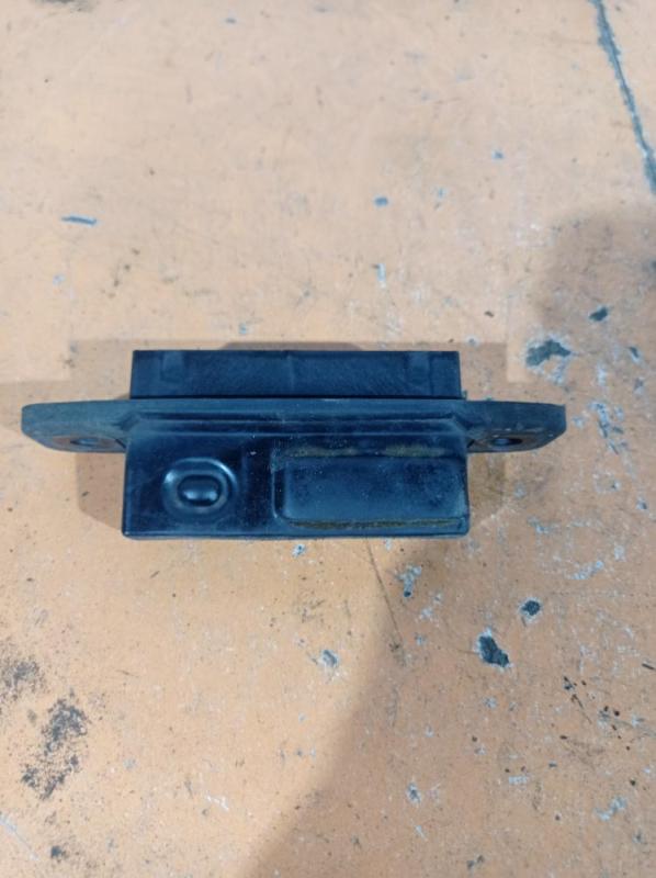 Кнопка открывания багажника Toyota Prius 2014 универсал 1.8 гибрид 84840-28040 Б/У