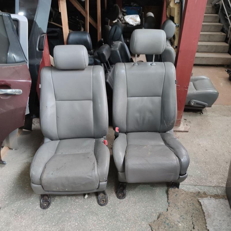 Передние сидения Toyota Seqouia 2011 внедорожник 5.7 бензин Б/У