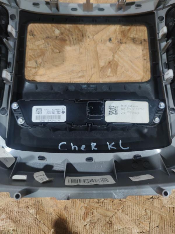 Рамка магнитолы Jeep Cherokee 2015 Внедорожник 2.4 Б/У