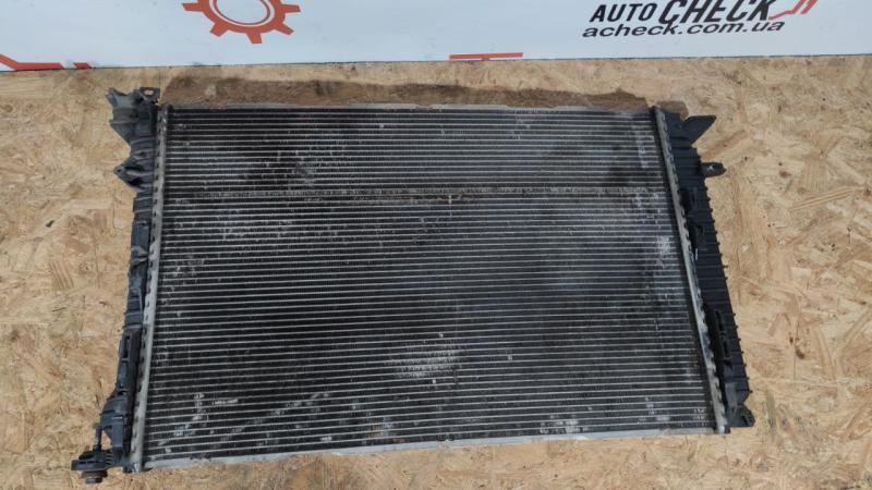 Радиатор основной AUDI A4 08-16 B8 8K0-121-251-AJ контрактная