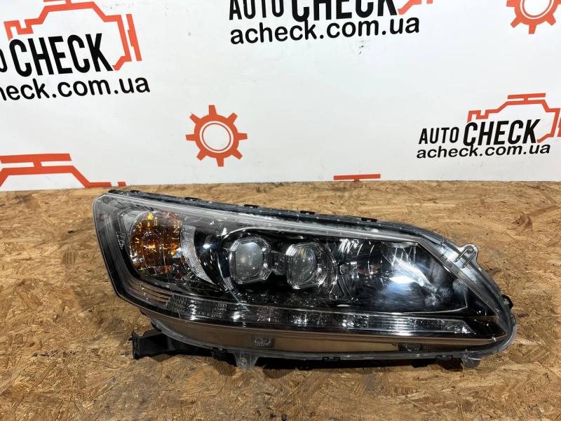 Фара ксеноновая правая Honda Accord 9 Седан 2.4