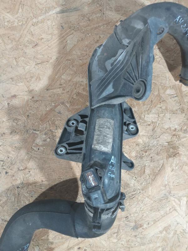 Патрубок интеркулера AUDI A4 08-16 B8 8K0145673AJ Б/У