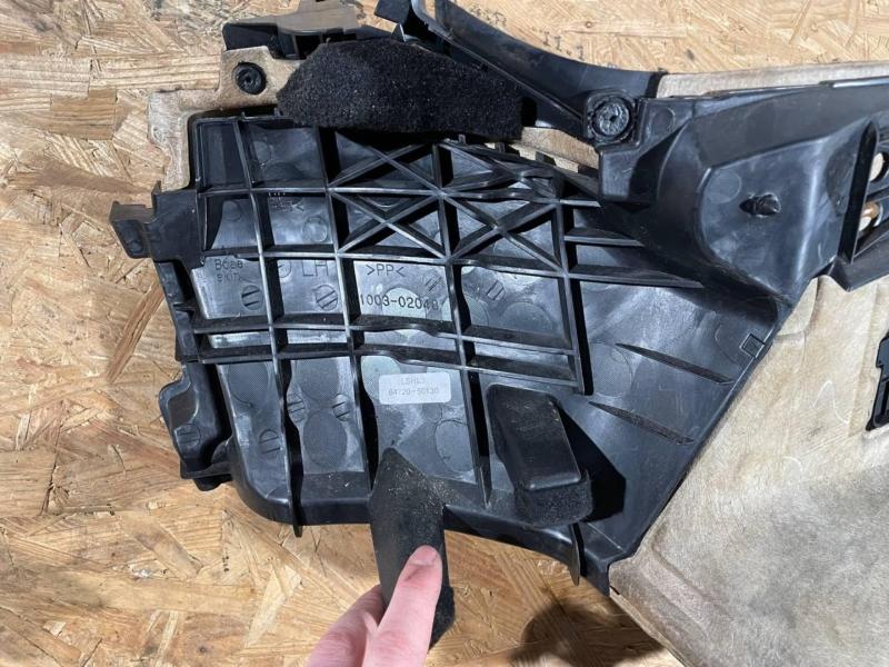 Обшивка багажника задняя левая LS 600 2007 Седан (2URFSE) 5000CC 32-VALVE DOHC EFI