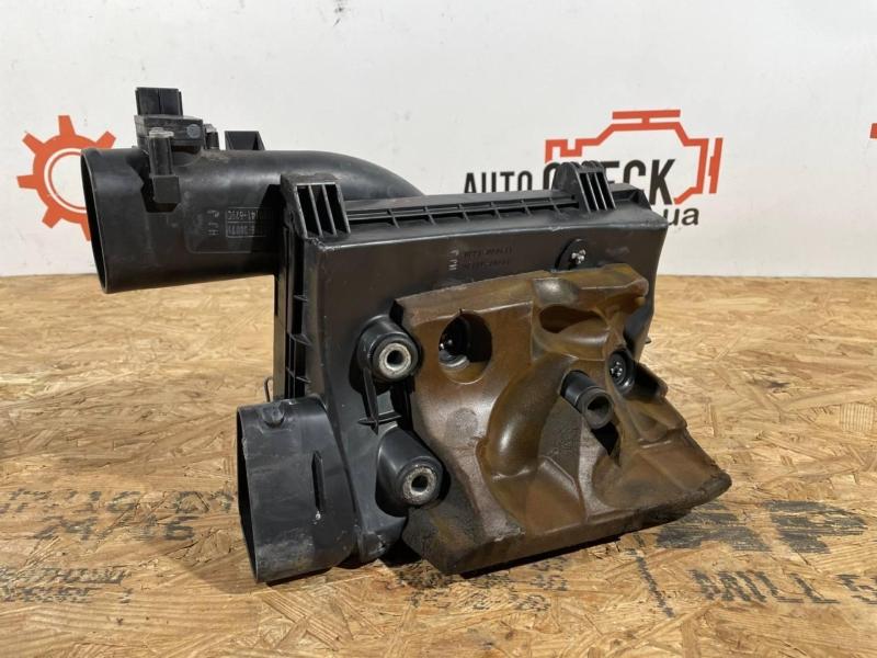 Корпус воздушного фильтра правый LS 600 2007 Седан (2URFSE) 5000CC 32-VALVE DOHC EFI