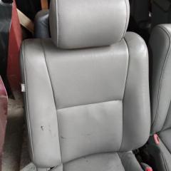 Передние сидения Toyota Seqouia внедорожник 5.7 бензин Передние сидения Toyota Seqouia внедорожник 5.7 бензин