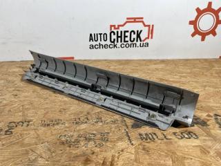 Накладка порога задняя правая Lexus LS 600 Седан (2URFSE) 5000CC 32-VALVE DOHC EFI Накладка порога задняя правая Lexus LS 600 Седан (2URFSE) 5000CC 32-VALVE DOHC EFI